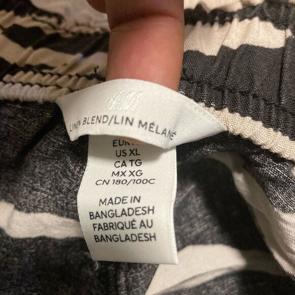 H&M Print Shorts - Picture 2 of 2